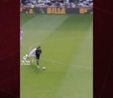 Beşiktaş'ta ma&ccedil;a saatler kala gen&ccedil; oyuncu kadrodan &ccedil;ıkarıldı