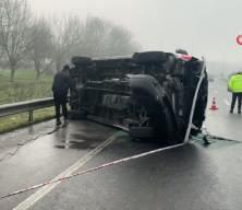 D&uuml;zce&rsquo;de ambulans devrildi: 2 yaralı