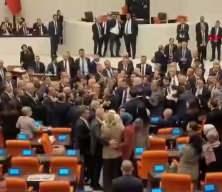 En d&uuml;ş&uuml;k emekli aylığını artıran teklif kabul edildi