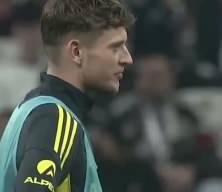 Fenerbah&ccedil;e'nin yıldızı takım arkadaşlarıyla vedalaşıp kul&uuml;pten ayrıldı