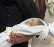Gazze'de 2 aylık bebek soğuktan donarak can verdi! Acılı babanın y&uuml;reğine kor ateş d&uuml;şt&uuml;...
