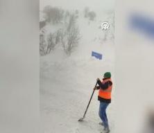 Giresun'da korkun&ccedil; olay! Otomobilin &uuml;zerine &ccedil;ığ d&uuml;şt&uuml;!