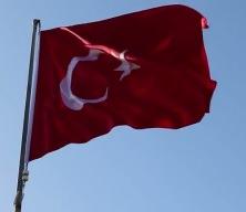 Iğdır'da balkonda asılı T&uuml;rk bayrağını sokağa atan ş&uuml;pheli tutuklandı!