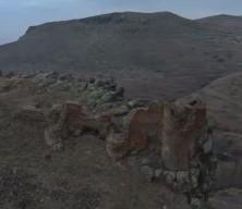 Kaya k&uuml;tlesi &uuml;zerine kurulu 1000 yıllık Murtaza Kalesi zamana direniyor