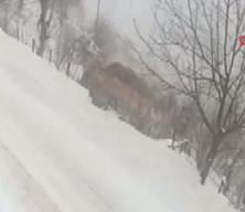 Ordu'da kamyon şarampole devrildi! Dehşete d&uuml;ş&uuml;ren anlar kamerada