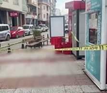 Parkta bı&ccedil;aklanan kişi ağır yaralandı