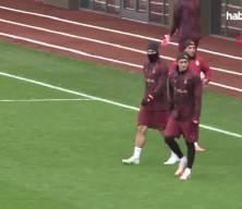 Galatasaray, Karag&uuml;mr&uuml;k deplasmanında liderliği korumak istiyor