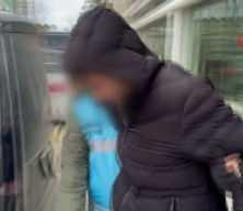 Samsun'da 16 yaşındaki &ccedil;ocuk, 2 kişiyi bı&ccedil;akladı