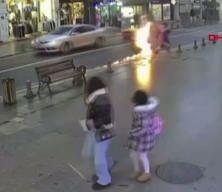 Seyir halindeki motosiklet alev aldı; o anlar kamerada