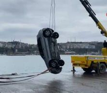 Şile Limanı&rsquo;nda otomobil denize u&ccedil;tu: S&uuml;r&uuml;c&uuml; yaralı kurtarıldı