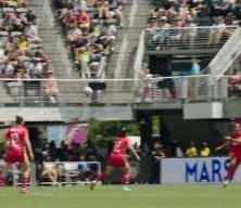 Tek bir imzayla 'd&uuml;nyanın en &ccedil;ok maaş alan kadın futbolcusu' oldu