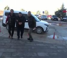 17 yıl hapis cezası bulunan h&uuml;k&uuml;ml&uuml;, tatlıcıda tatlı yerken yakalandı!