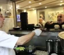 8 adet pirana balığı 12 yıldır kelle pa&ccedil;ayla besleniyor