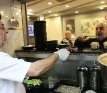 8 adet pirana balığı 12 yıldır kelle pa&ccedil;ayla besleniyor