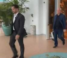 ABD'de sıcak saatler! Rus diplomatın &ccedil;antası dikkat &ccedil;ekti! G&uuml;venlik &ouml;nlemleri alındı