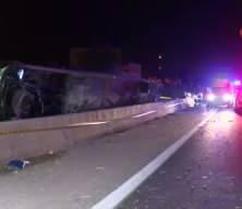 Adana&rsquo;da yolcu otob&uuml;s&uuml; devrildi: 8 yaralı