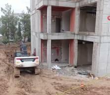 Adıyaman'da feci &ouml;l&uuml;m: İş makinesi ile duvar arasında sıkıştı!