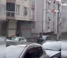 Eve kitlenen gen&ccedil; kadın kendini camdan attı; O anlar kamerada