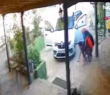 Evlerine 104 mermi isabet eden aile korkudan dışarı adım atamıyor