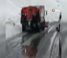 Hakkari-&Ccedil;ukurca yolunda meydana gelen &ccedil;ığ kameralara yansıdı