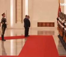 İngiltere Başbakanı Starmer'in &Ccedil;in'de "hizaya" sokulduğu anlar