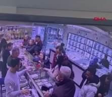 Tabancayla kuyumcuya girip 100 gram altın &ccedil;aldı! O anlar kamerada