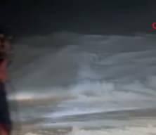 Tipide ara&ccedil;larında mahsur kalanlar ekiplerin &ccedil;alışmasıyla kurtarıldı