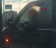 Trafikte aracın &ouml;n&uuml;n&uuml; kesen s&uuml;r&uuml;c&uuml; yakalandı