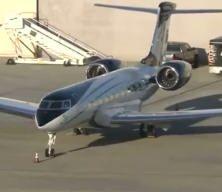 Trump&rsquo;tan Kanada&rsquo;ya sert tepki: &ldquo;Kanada u&ccedil;aklarını sertifikasız sayıyoruz, g&uuml;mr&uuml;k vergisi gelecek&rdquo;