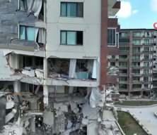 "Zelzele" şiiri y&uuml;rekleri dağladı! Deprem şehitleri i&ccedil;in g&ouml;zyaşları sel oldu