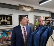 Adalet Bakanı Tun&ccedil;, işyurtlarının Kızılay'daki satış mağazasında alışveriş yaptı