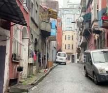 Beyoğlu&rsquo;nda 6 aylık bebek hastanede hayatını kaybetti, anne ve bakıcı tutuklandı