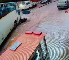 Edirne- Servis minib&uuml;s&uuml;n&uuml;n &ccedil;arpıp s&uuml;r&uuml;klediği kadın yara almadan kurtuldu