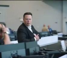 Elon Musk rotayı değiştirdi: Mars'a değil, Ay'a gidecek!