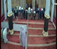 Endonezya'da camide korku dolu anlar: Panel &ccedil;ocuğun &uuml;zerine devrildi