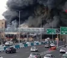 İran'da korkutan yangın: 200 d&uuml;kkan tamamen yandı!