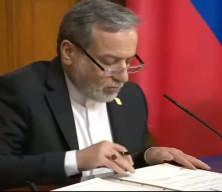 İranlı yetkililer, uranyumu Rusya&rsquo;ya vermeyi kabul etti