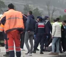 Kayganlaşan yolda kayan tır y&uuml;rekleri ağza getirdi!