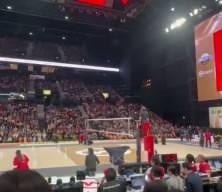 Japon voleybolcudan alkış alan hareket! Kaza sonrası diz &ccedil;&ouml;kerek &ouml;z&uuml;r diledi