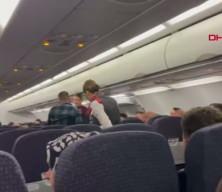 Rahatsızlandığını s&ouml;yleyip u&ccedil;aktan inen yolcu, diğer yolculardan helallik istedi