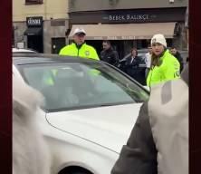 Bebek&rsquo;te trafikte ilgin&ccedil; hareketler sergileyen kadın hastaneye yatırıldı 