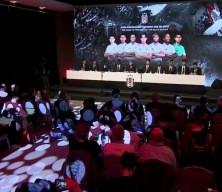 Beşiktaş yeni transferlerini tanıttı! T&ouml;rende g&uuml;l&uuml;mseten anlar