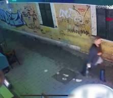 Beyoğlu'nda esnafı şaşırtan olay: Parasını aldı teşekk&uuml;r etmedi