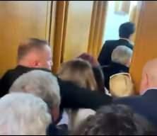 CHP'de grup tıplanbtısı &ouml;ncesinde yer kapma m&uuml;cadelesi herkesi şaşırttı