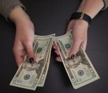 Haftanın son g&uuml;n&uuml;nde Dolar ve Euro'da fiyatlar belli oldu