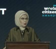 Emine Erdoğan: Ne yazık ki bug&uuml;n aramızda olamayan bir 'Yılın D&uuml;nya Vatandaşı &Ouml;d&uuml;l&uuml;' sahibimiz var