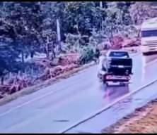 Feci kaza! Kamyon s&uuml;r&uuml;c&uuml;s&uuml; olay yerinde can verdi