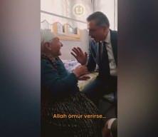 İ&ccedil;işleri Bakanı &Ccedil;ift&ccedil;i'nin Asiye nineyle duygulandıran Umre anısı