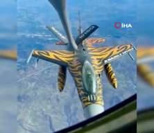 NATO, T&uuml;rk F-16'sının Romanya hava sahasında yakıt ikmali yaptığı anları paylaştı