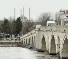 Tarihi Meri&ccedil; K&ouml;pr&uuml;s&uuml; atıklara teslim oldu